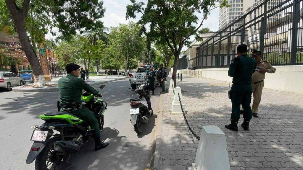毒贩强闯美国大使馆，遭鸣枪警告后被捕
